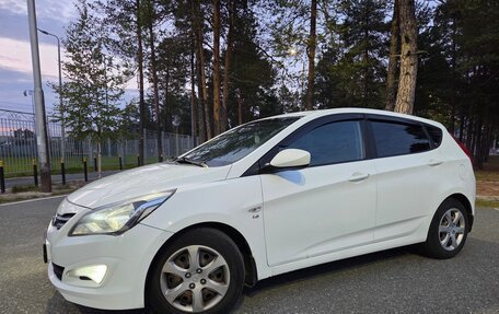 Hyundai Solaris II рестайлинг, 2015 год, 1 000 000 рублей, 4 фотография