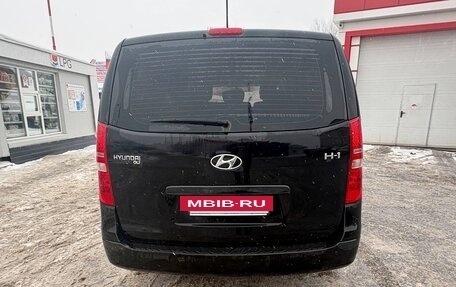 Hyundai H-1 II рестайлинг, 2015 год, 1 600 000 рублей, 2 фотография