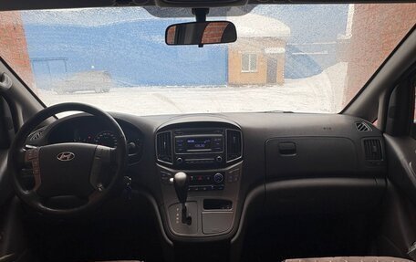 Hyundai H-1 II рестайлинг, 2015 год, 1 600 000 рублей, 8 фотография