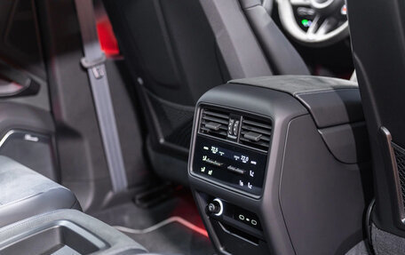 Porsche Cayenne III, 2025 год, 31 950 000 рублей, 27 фотография