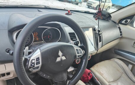 Mitsubishi Outlander III рестайлинг 3, 2008 год, 800 000 рублей, 8 фотография