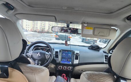 Mitsubishi Outlander III рестайлинг 3, 2008 год, 800 000 рублей, 13 фотография