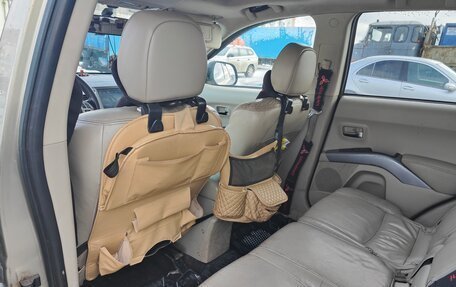 Mitsubishi Outlander III рестайлинг 3, 2008 год, 800 000 рублей, 11 фотография