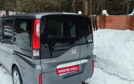 Honda Stepwgn IV, 2016 год, 1 800 000 рублей, 3 фотография