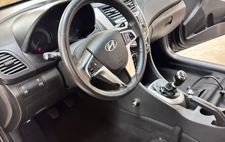 Hyundai Solaris II рестайлинг, 2011 год, 750 000 рублей, 18 фотография