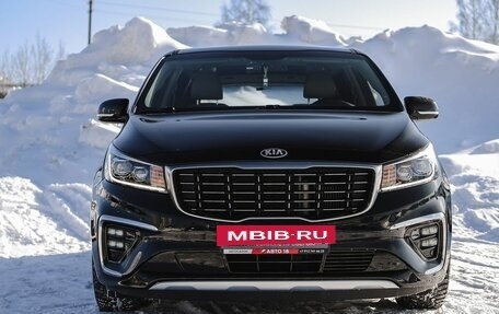 KIA Carnival III, 2018 год, 2 649 000 рублей, 3 фотография