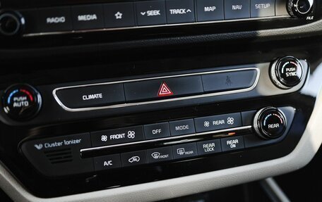 KIA Carnival III, 2018 год, 2 649 000 рублей, 31 фотография