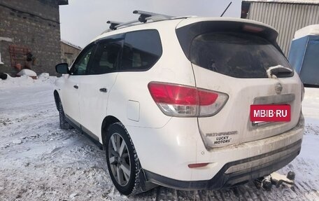 Nissan Pathfinder, 2015 год, 1 930 000 рублей, 6 фотография