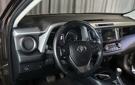 Toyota RAV4, 2017 год, 2 699 000 рублей, 6 фотография