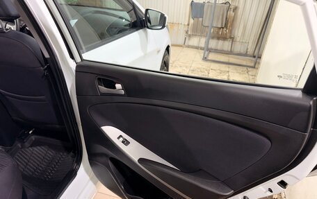 Hyundai Solaris II рестайлинг, 2015 год, 1 400 000 рублей, 2 фотография