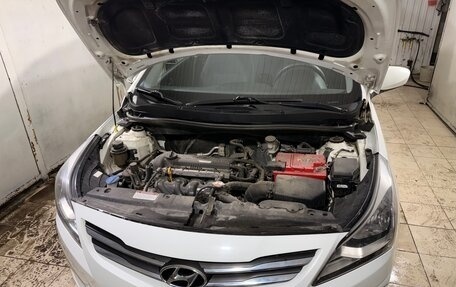 Hyundai Solaris II рестайлинг, 2015 год, 1 400 000 рублей, 9 фотография
