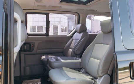 Hyundai Grand Starex Grand Starex I рестайлинг 2, 2015 год, 1 495 000 рублей, 17 фотография