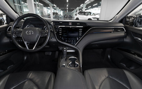 Toyota Camry, 2018 год, 2 650 000 рублей, 8 фотография