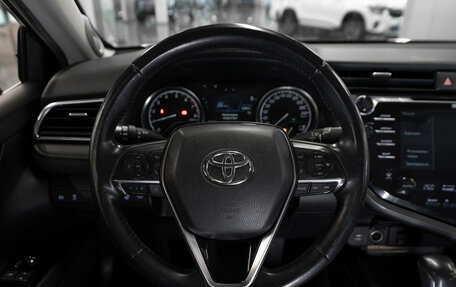 Toyota Camry, 2018 год, 2 650 000 рублей, 10 фотография