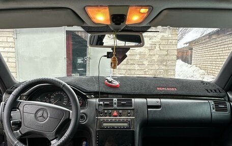 Mercedes-Benz E-Класс, 1999 год, 650 000 рублей, 3 фотография