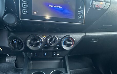 Toyota Hilux VIII, 2018 год, 3 250 000 рублей, 12 фотография