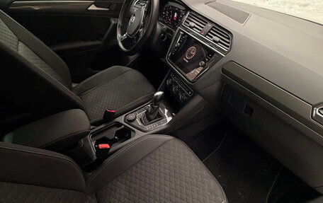 Volkswagen Tiguan II, 2018 год, 2 990 000 рублей, 18 фотография