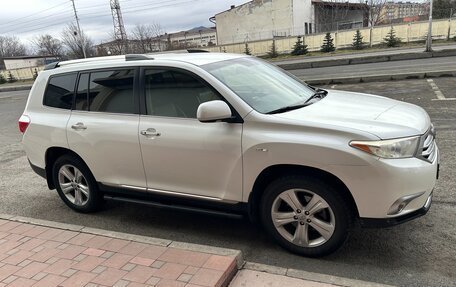 Toyota Highlander III, 2012 год, 2 100 000 рублей, 2 фотография