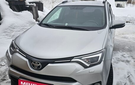 Toyota RAV4, 2018 год, 2 850 000 рублей, 2 фотография