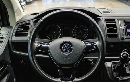 Volkswagen Caravelle T6 рестайлинг, 2017 год, 2 849 000 рублей, 6 фотография