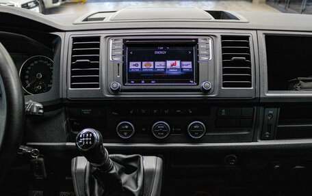 Volkswagen Caravelle T6 рестайлинг, 2017 год, 2 849 000 рублей, 7 фотография