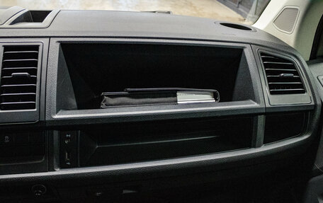 Volkswagen Caravelle T6 рестайлинг, 2017 год, 2 849 000 рублей, 8 фотография