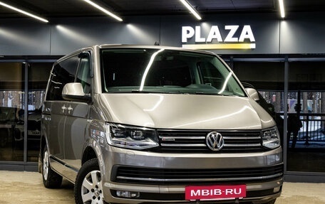 Volkswagen Caravelle T6 рестайлинг, 2017 год, 2 849 000 рублей, 2 фотография