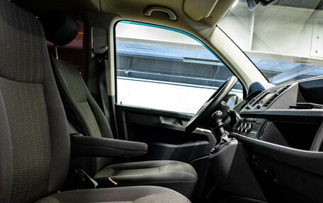 Volkswagen Caravelle T6 рестайлинг, 2017 год, 2 849 000 рублей, 12 фотография