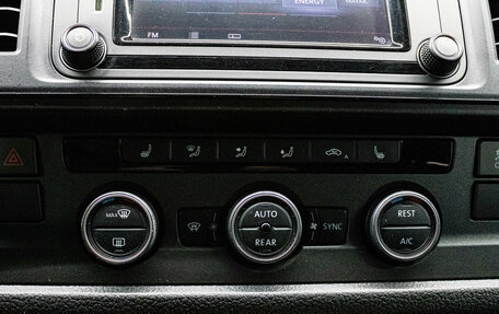 Volkswagen Caravelle T6 рестайлинг, 2017 год, 2 849 000 рублей, 18 фотография