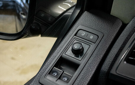 Volkswagen Caravelle T6 рестайлинг, 2017 год, 2 849 000 рублей, 13 фотография