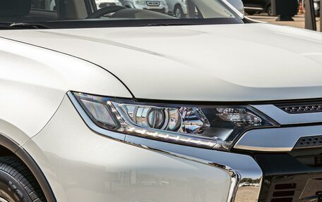 Mitsubishi Outlander III рестайлинг 3, 2021 год, 2 055 000 рублей, 7 фотография