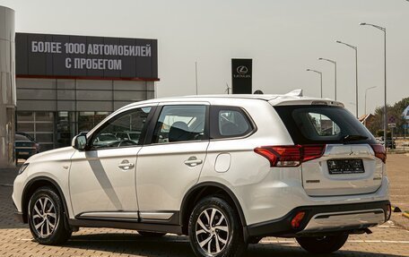 Mitsubishi Outlander III рестайлинг 3, 2021 год, 2 055 000 рублей, 3 фотография