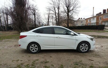 Hyundai Solaris II рестайлинг, 2014 год, 820 000 рублей, 2 фотография