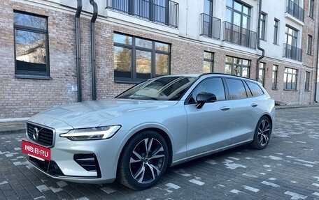 Volvo V60 II, 2019 год, 2 000 000 рублей, 2 фотография