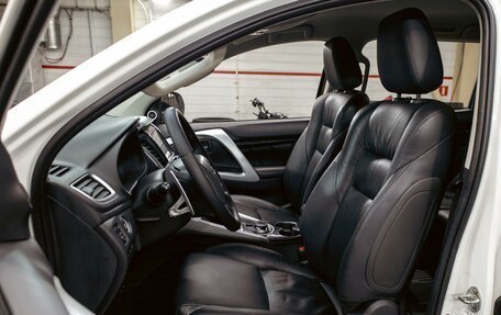 Mitsubishi Pajero Sport III рестайлинг, 2021 год, 3 265 000 рублей, 11 фотография