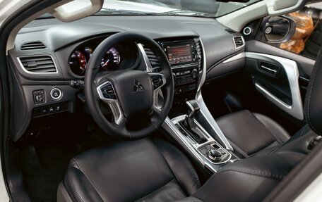 Mitsubishi Pajero Sport III рестайлинг, 2021 год, 3 265 000 рублей, 13 фотография