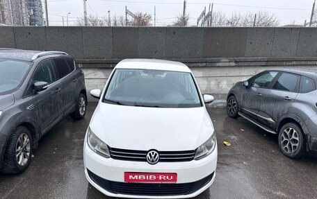 Volkswagen Touran III, 2010 год, 720 000 рублей, 1 фотография