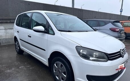 Volkswagen Touran III, 2010 год, 720 000 рублей, 3 фотография