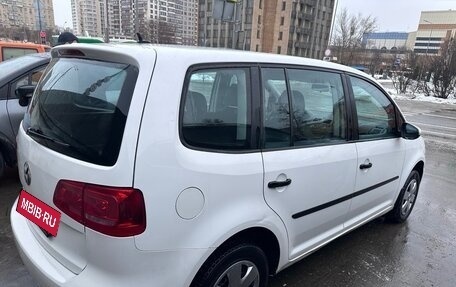 Volkswagen Touran III, 2010 год, 720 000 рублей, 4 фотография