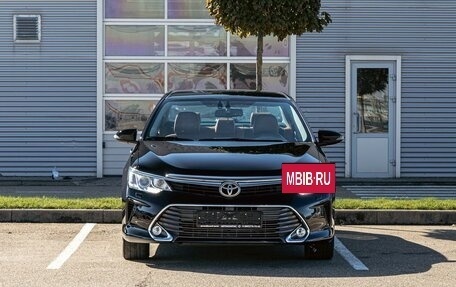 Toyota Camry, 2017 год, 1 895 000 рублей, 2 фотография