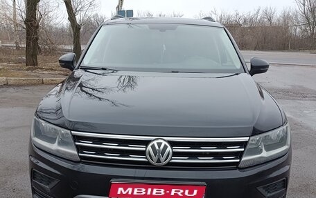 Volkswagen Tiguan II, 2018 год, 2 100 000 рублей, 1 фотография
