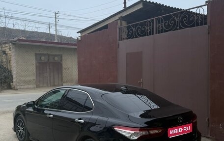 Toyota Camry, 2021 год, 2 900 000 рублей, 2 фотография