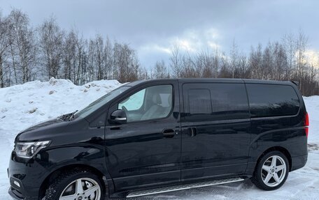 Hyundai Grand Starex Grand Starex I рестайлинг 2, 2020 год, 5 200 000 рублей, 2 фотография