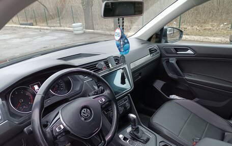 Volkswagen Tiguan II, 2018 год, 2 100 000 рублей, 10 фотография