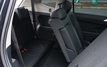 Volkswagen Tiguan II, 2018 год, 2 100 000 рублей, 14 фотография