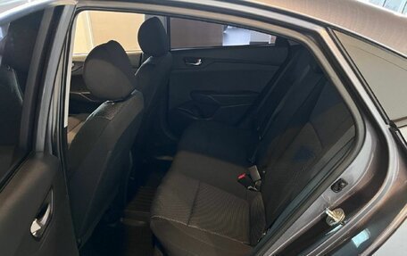 Hyundai Solaris II рестайлинг, 2021 год, 1 650 000 рублей, 25 фотография