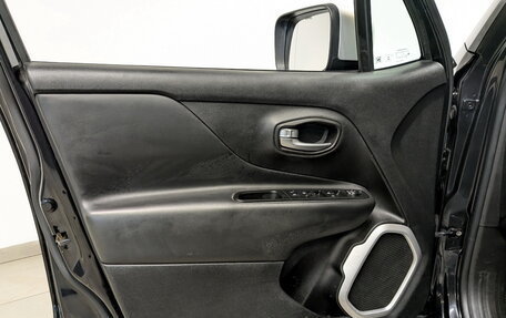 Jeep Renegade I рестайлинг, 2015 год, 1 700 000 рублей, 19 фотография