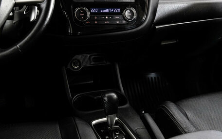 Mitsubishi Outlander III рестайлинг 3, 2013 год, 1 399 000 рублей, 13 фотография