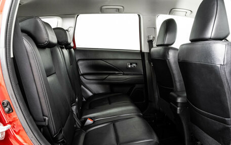 Mitsubishi Outlander III рестайлинг 3, 2013 год, 1 399 000 рублей, 19 фотография