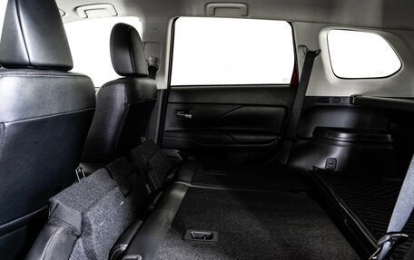 Mitsubishi Outlander III рестайлинг 3, 2013 год, 1 399 000 рублей, 23 фотография